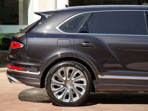 Used 2025 Bentley Bentayga Extended Wheelbase image 11