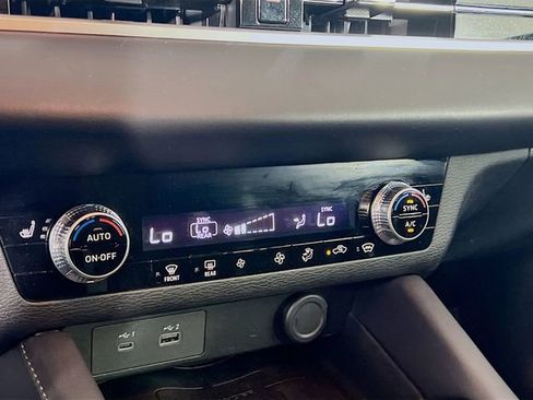 Used 2023 Mitsubishi Outlander SE image 13