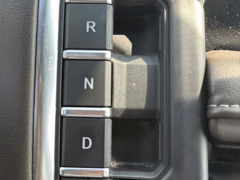 Used 2023 Chevrolet Suburban LT RWD image 19