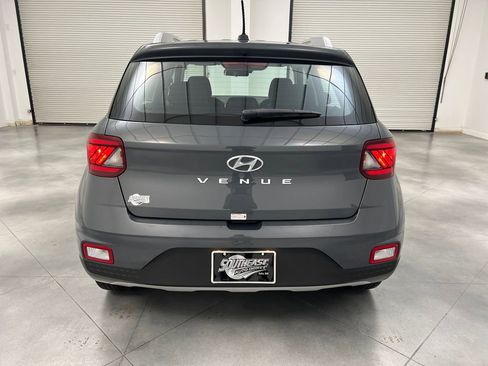 Used 2025 Hyundai Venue SEL FWD image 6