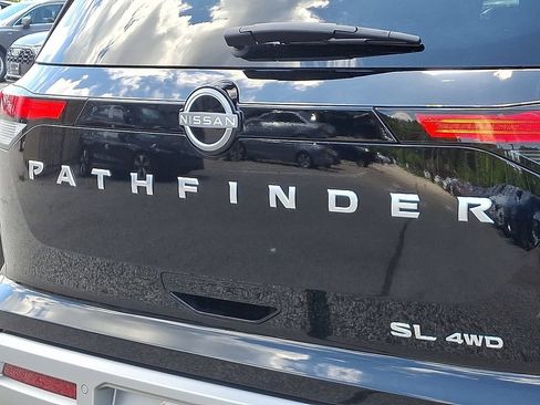 Used 2024 Nissan Pathfinder SL AWD/4WD image 33