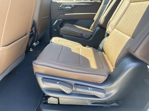 New 2026 Chevrolet Suburban High Country AWD/4WD image 14