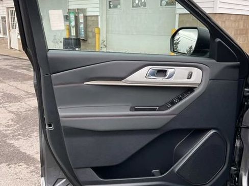 Used 2026 Ford Explorer Active AWD/4WD image 17