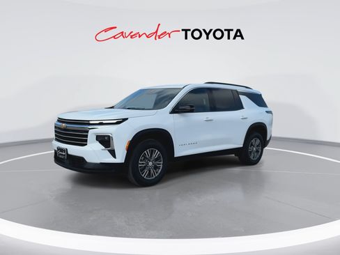 Used 2026 Chevrolet Traverse LT FWD image 4