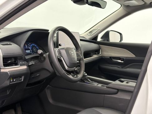 Used 2025 Toyota Grand Highlander AWD image 15