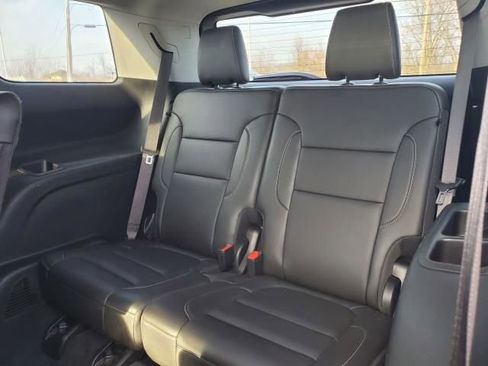 Used 2023 GMC Acadia SLT image 15