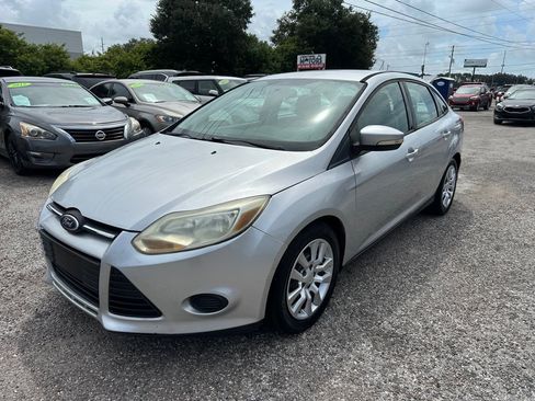 Used 2014 Ford Focus SE FWD image 1