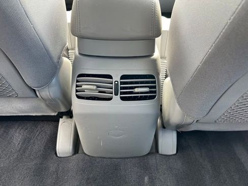 Used 2009 Kia Rondo LX FWD image 14