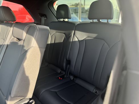 Certified 2025 Audi Q7 2.0T Premium w/ Convenience Plus Package image 18