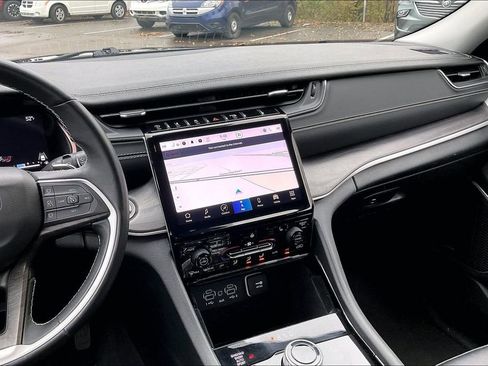 Used 2022 Jeep Grand Cherokee L Limited image 6