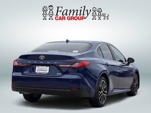 Used 2025 Toyota Camry XLE FWD image 4