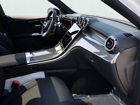 Certified 2025 Mercedes-Benz GLC 43 AMG 4MATIC image 15