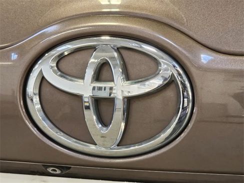 Used 2017 Toyota Highlander Limited image 11