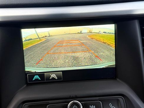 Used 2018 GMC Acadia SLE image 29