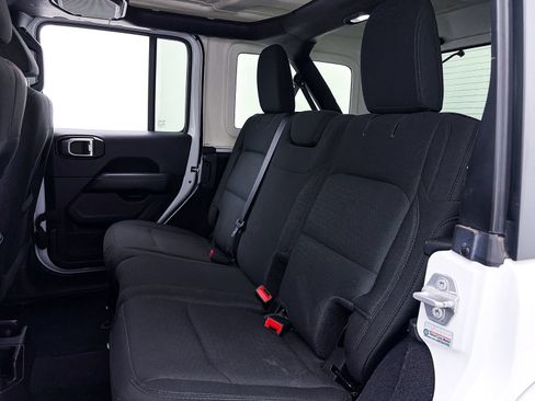 Used 2019 Jeep Wrangler Unlimited Sahara AWD/4WD image 35
