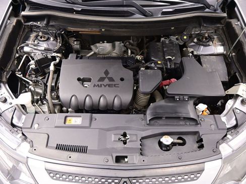 Used 2019 Mitsubishi Outlander SEL image 40