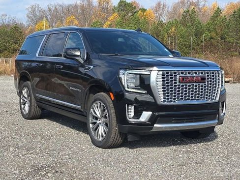 Used 2021 GMC Yukon XL Denali w/ LPO, Illumination Package image 8
