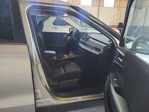 Used 2022 Mitsubishi Outlander ES image 11