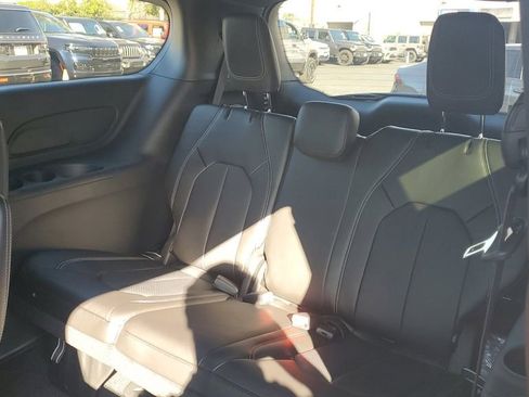 New 2026 Chrysler Pacifica Select image 14