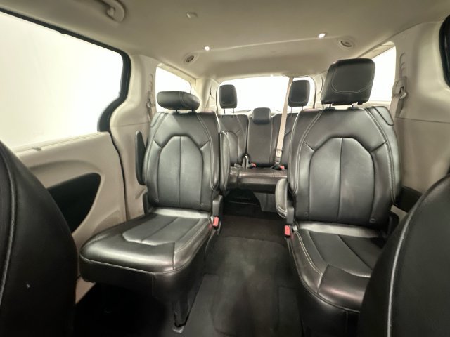 Used 2024 Chrysler Pacifica Touring-L FWD image 25
