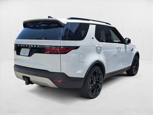 New 2025 Land Rover Discovery S image 2