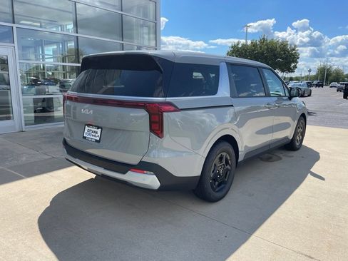 New 2027 Kia Carnival FWD image 5