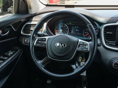 Used 2019 Kia Sorento S FWD image 12