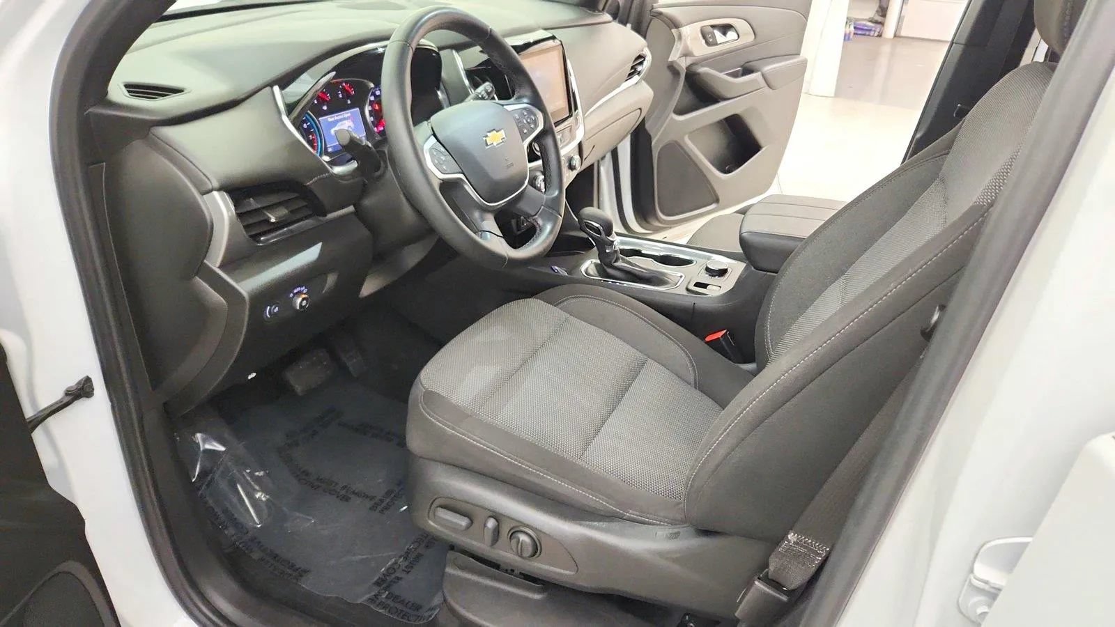 Used 2023 Chevrolet Traverse LT FWD image 13