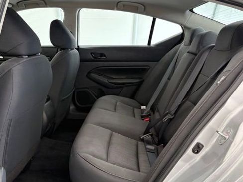 Used 2025 Nissan Altima 2.5 SV FWD image 15