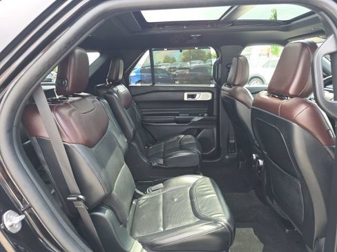 Certified 2020 Ford Explorer Platinum w/ Premium Technology Package AWD/4WD image 19