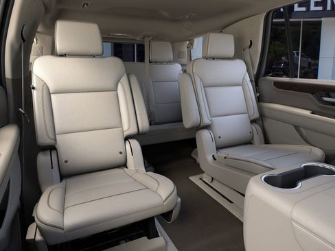 New 2026 GMC Yukon Denali w/ Denali Reserve Package AWD/4WD image 18