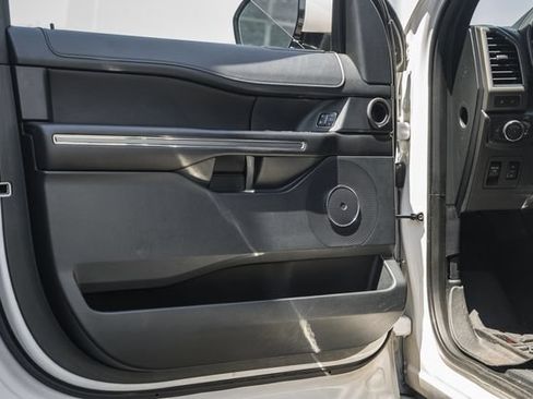 Used 2018 Ford Expedition XLT w/ Equipment Group 202A AWD/4WD image 48