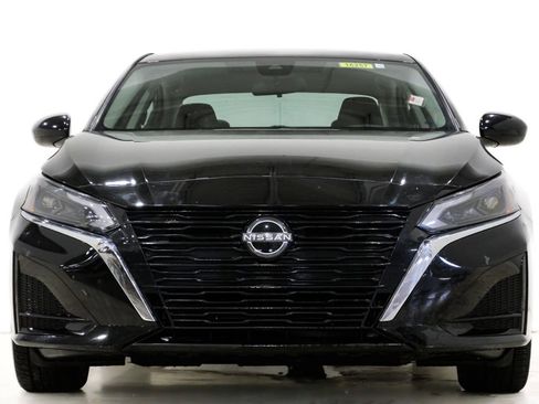 Used 2023 Nissan Altima 2.5 SV image 2