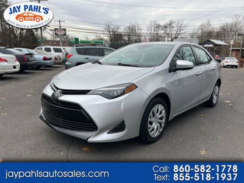 Used 2019 Toyota Corolla LE image 1