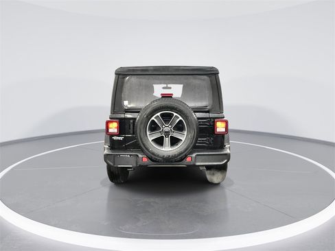 Used 2023 Jeep Wrangler Sahara image 7