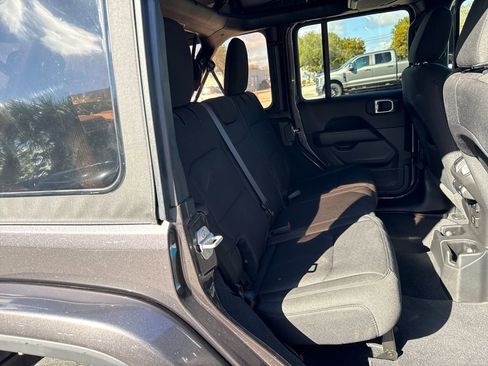 Used 2021 Jeep Wrangler Unlimited Sahara image 25