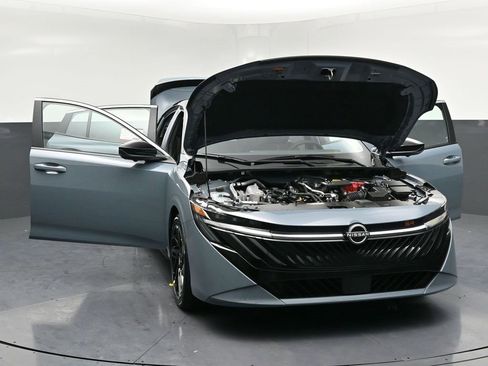 New 2026 Nissan Sentra SR w/ SR Premium Package image 36