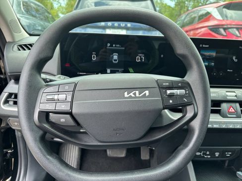 Used 2025 Kia K4 FWD image 27