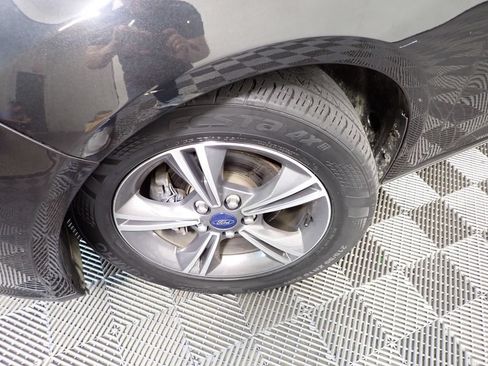 Used 2014 Ford Focus SE w/ SE Sport Package FWD image 38