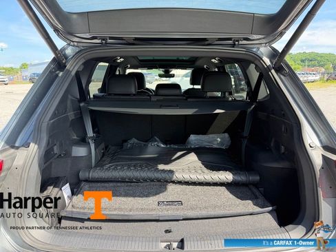 Used 2024 Volkswagen Tiguan SE R-Line FWD image 19