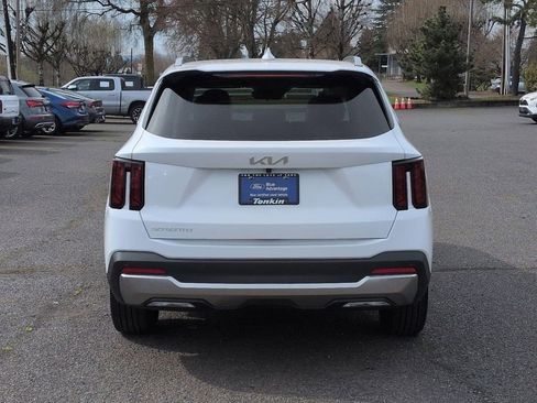 Used 2025 Kia Sorento S w/ Panoramic Sunroof Package image 4