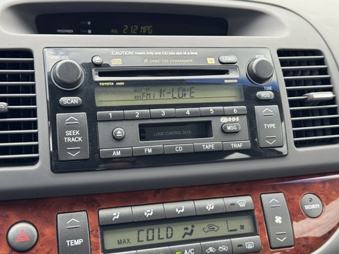Used 2002 Toyota Camry LE FWD image 15