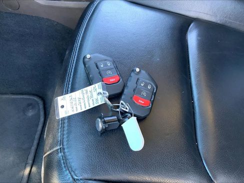 Used 2022 Jeep Wrangler Unlimited Rubicon 4xe AWD/4WD image 15