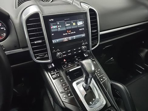 Used 2017 Porsche Cayenne Platinum Edition AWD/4WD image 27