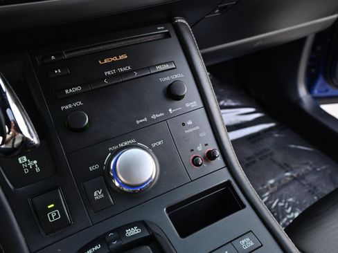 Used 2013 Lexus CT 200h w/ F Sport Pkg w/Nuluxe Trim FWD image 19