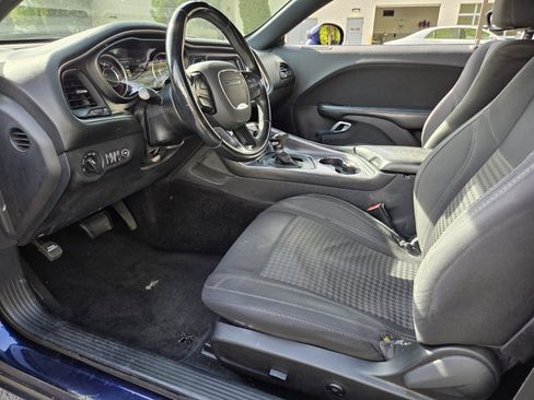 Used 2015 Dodge Challenger SXT image 11