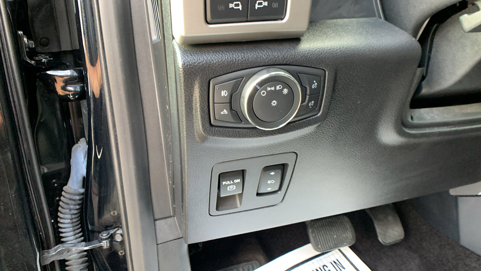 Used 2016 Ford F150 Lariat w/ Equipment Group 501A Mid AWD/4WD image 14