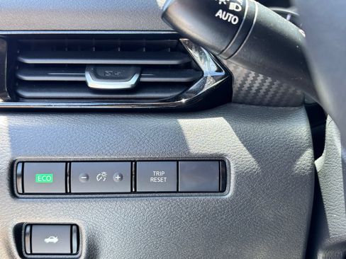 Used 2025 Nissan Sentra SV FWD image 28