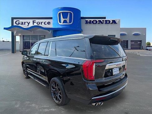 Used 2024 GMC Yukon XL Denali image 3