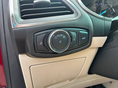 Used 2018 Ford Edge Titanium w/ Equipment Group 301A AWD/4WD image 17